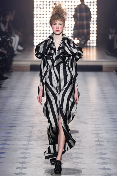 Look 32